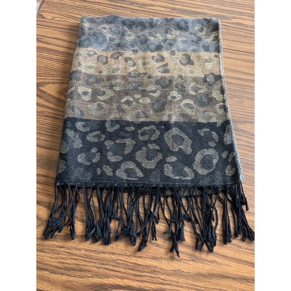 Black and gold leopard look scarf with black fringe - Picture 3 of 4